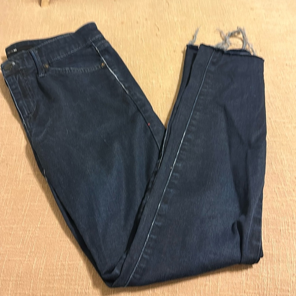 Joe’s Style jeans! Extremely comfortable!
Excellent condition 
💙